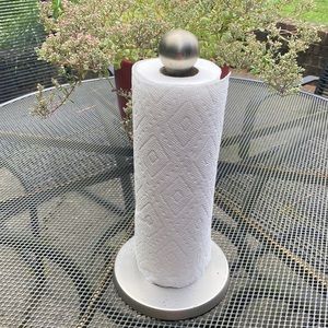 UMBRA Tug Paper Towel Holder